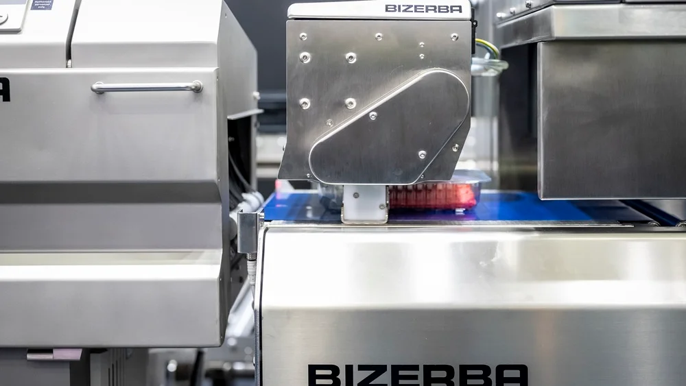 100% inline leak testing instead of spot checks: LeakSecure detects even the smallest leaks in MAP packaging in real time, noncontact, and directly on the production line (© BIZERBA)