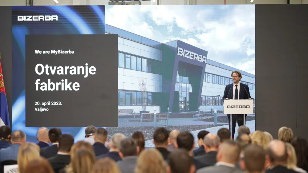 Andreas W. Kraut gives the opening speech at the new plant (© Bizerba)